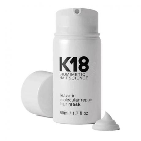 Maschera per capelli con riparazione molecolare K18 su sfondo bianco