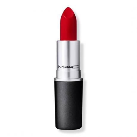 MAC Retro Matte Lipstick в Ruby Woo черна тръба с червено червило на бял фон