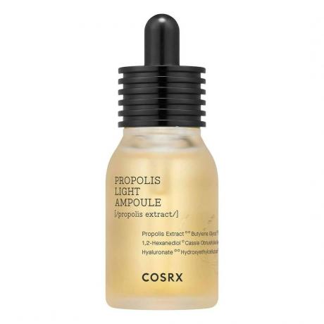 Cosrx Full Fit Propolis Light Ampoule flaska med gult serum med svart dropplock på vit bakgrund