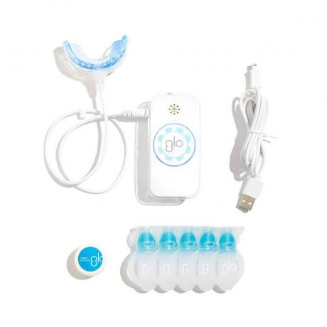Glo Science Glo Brilliant Teeth Whitening Dispozitiv Kit pe fundal alb