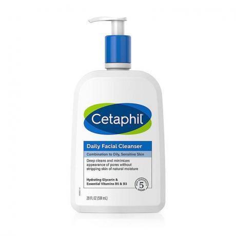 Cetaphil Daily Facial Cleanser: o sticlă cu pompă albastră și albă pe fundal alb