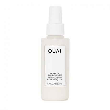 En hvid flaske Ouai Leave-In Conditioner på en hvid baggrund