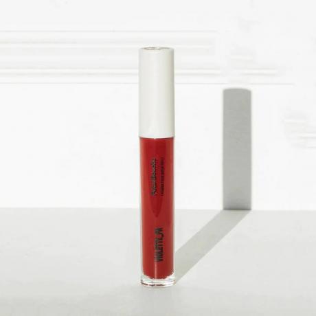 Violette_Fr Petal Bouche Matte i Amour Fou tube af rød flydende læbestift med hvid hætte på hvid baggrund med skygge