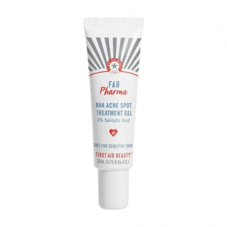 First Aid Beauty FAB Pharma BHA აკნეს ლაქების სამკურნალო გელი 2% სალიცილის მჟავა თეთრ ფონზე