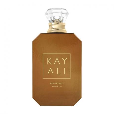 Apa de parfum Kayali Invite Only Amber pe fundal alb
