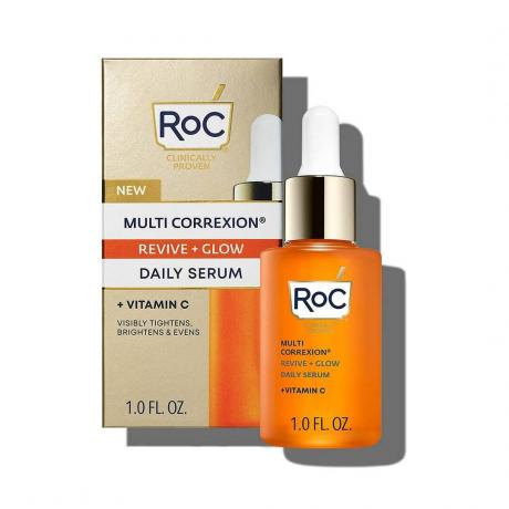 RoC Multi Correxion Revive + Glow Vitamin C Serum botol serum oranye dengan tutup penetes emas dan putih dan kotak emas dengan latar belakang putih