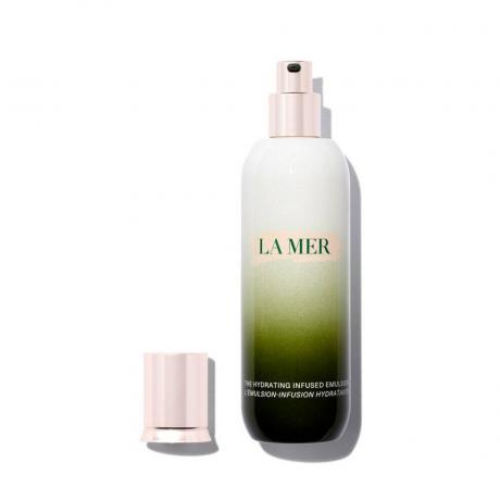 La Mer The Hydrating Infused Emulsion บนพื้นหลังสีขาว