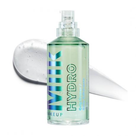 Milk Makeup Hydro Grip Primer botella transparente de imprimación verde pálido con muestra sobre fondo blanco