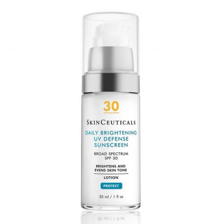 SkinCeuticals Daily Brightening UV Defense Sunscreen SPF 30 บนพื้นหลังสีขาว