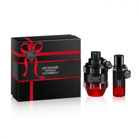 Zwei rote und schwarze Flaschen des Viktor & Rolf Spicebomb Infrared Eau de Toilette mit einer passenden Geschenkbox auf weißem Hintergrund