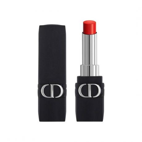 Dior Rouge Dior Forever i 647 Forever Feminin svart och silver tub med orangerött läppstift på vit bakgrund