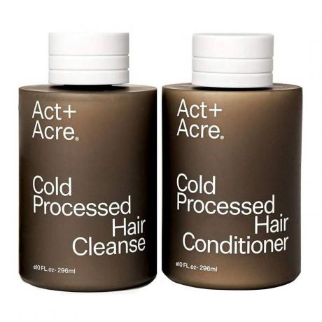 Act + Acre Shampoo e Condicionador para Limpeza de Cabelo Processado a Frio dois frascos marrons com tampas brancas sobre fundo branco
