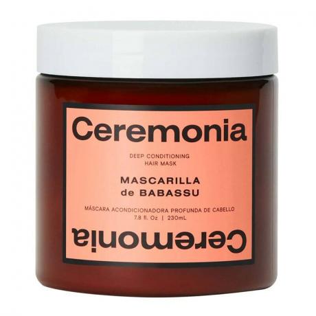 Stoples cokelat dengan label Ceremonia Mascarilla de Babassu Hydrating Hair Mask berwarna peach dengan latar belakang putih