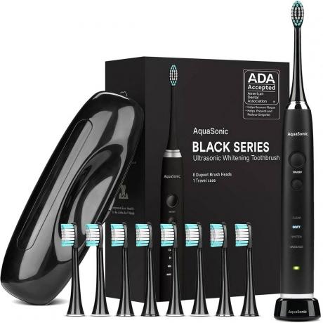  AquaSonic Black Series Ultra Whitening-tandenborstel op witte achtergrond