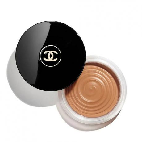 Chanel Les Beiges Healthy Glow Bronzing Cream tarro translúcido de crema bronceadora con tapa negra entreabierta sobre fondo blanco