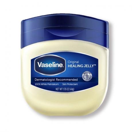 Un pot clair de Vaseline Petroleum Jelly sur fond blanc