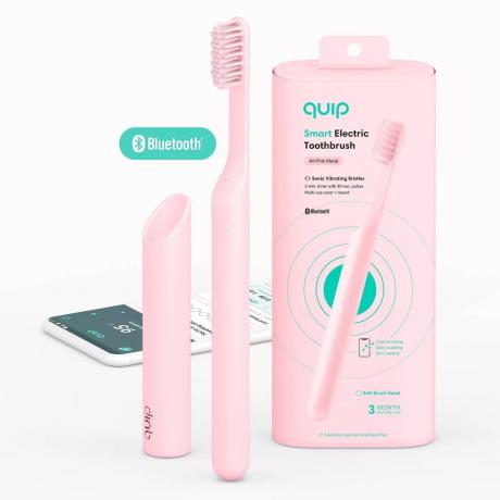 quip Metal Smart Electric Toothbrush Starter Kit op witte achtergrond