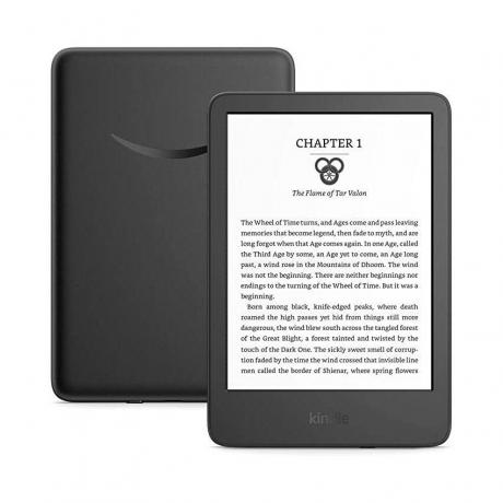 Črn e-bralnik Kindle Paperwhite 2022 Version na belem ozadju