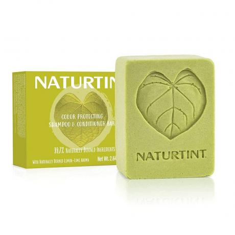 Green Naturtint Shampoo and Conditioner Bar à côté de l'emballage vert sur fond blanc
