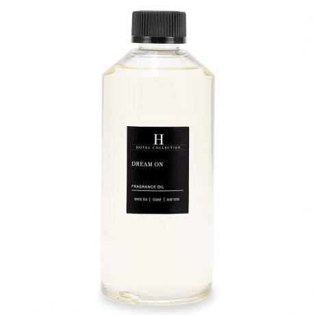 Hotel Collection Dream On Fragrance Oil, siyah etiketli ve beyaz arka planda kapaklı açık renkli soluk parfüm yağı şişesi