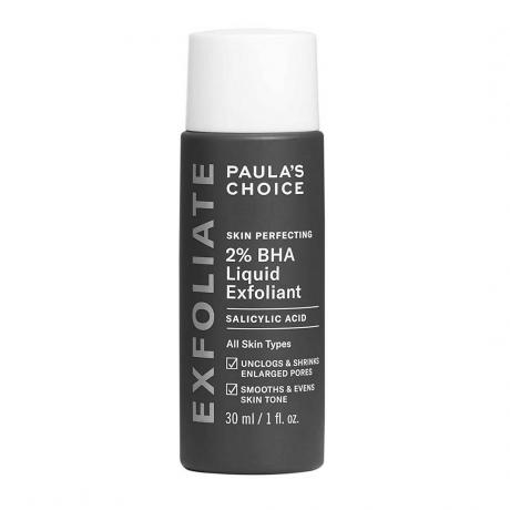 Paula's Choice Skin Perfecting 2% BHA Liquid Salicylic Acid Exfoliant ขวดสีเทาพร้อมฝาสีขาวบนพื้นหลังสีขาว