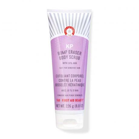 First Aid Beauty Body KP Bump Eraser Body Scrub met 10% AHA op een witte achtergrond Allure Beauty Box januari 2023